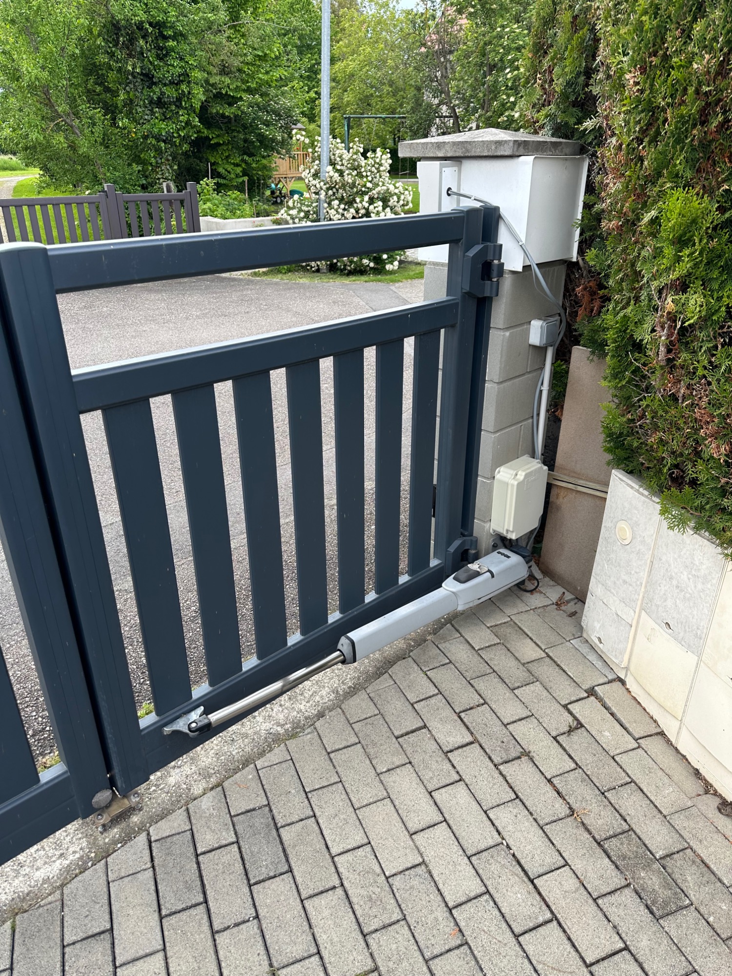 MOTEUR ELECTRIQUE SUR PORTAIL OHNENHEIM DIMAN 2 1 | DIMAN Electricité générale Soultz-Haut-Rhin 12